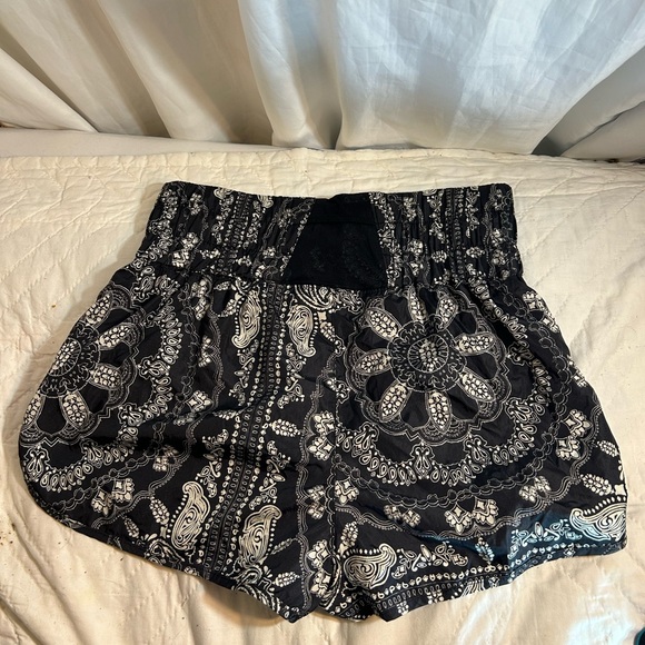 Free People The Way Home Shorts Black Bandana Size L - Picture 6 of 8